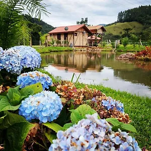 https://caminhos-da-serra-do-tabuleiro-chal-do-lago.santa-catarina-brasil.com